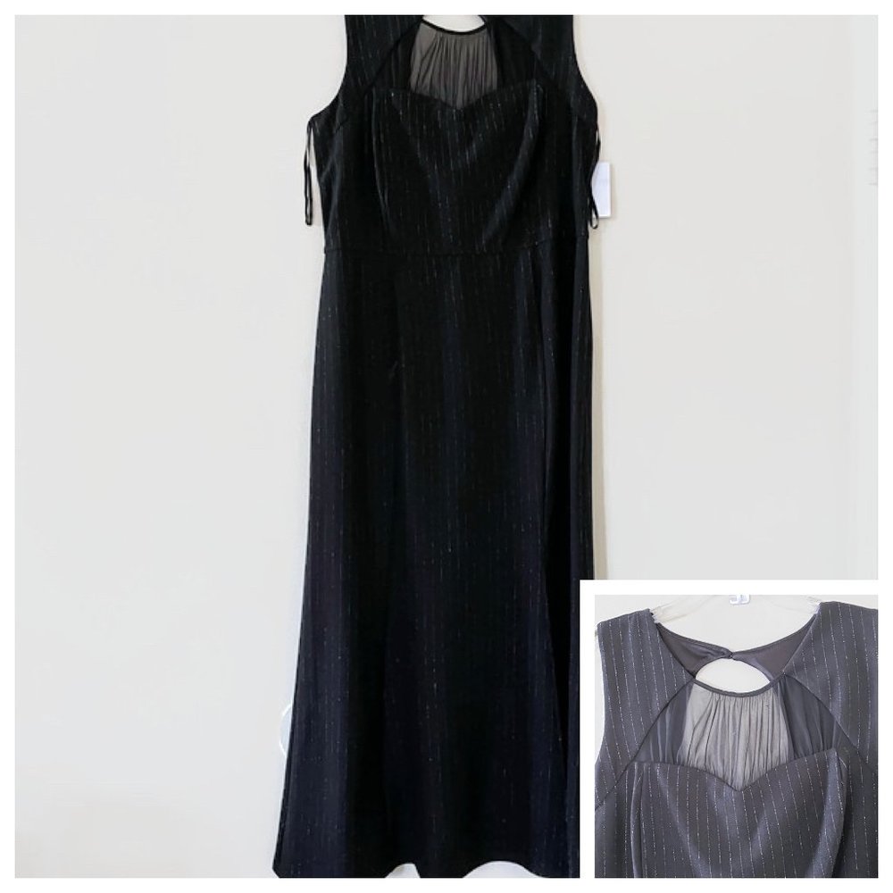 Sleeveless dress with keyhole opening 🔹
